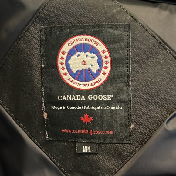 Black Canada Goose Shelburne Parka - Size Medium - Picture 4 of 5